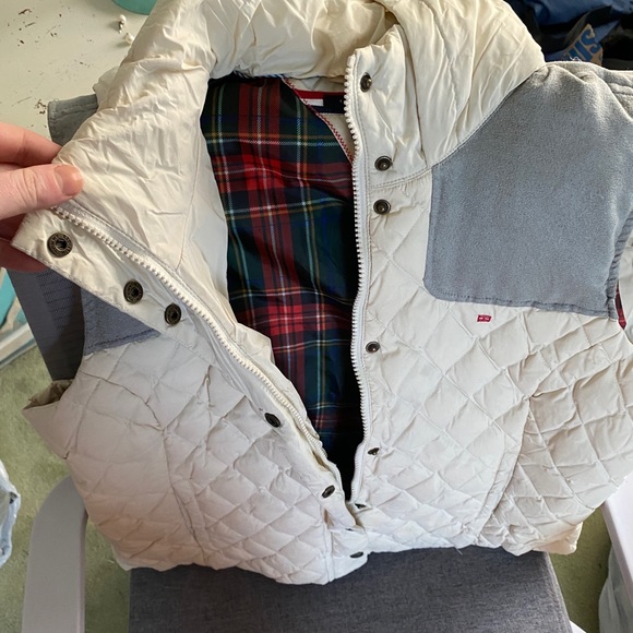 Tommy Hilfiger Cream Vest - Picture 2 of 3